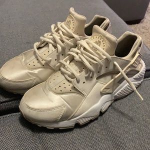Nike air Huarache size 9.5 woman 8 in men